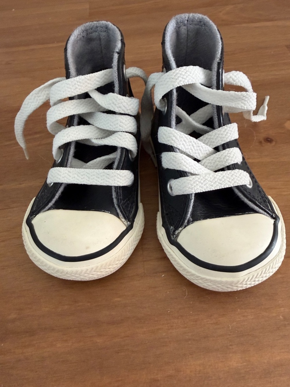 Converse Kids Black High-Top Sneakers with White Laces. Size 4 Baby - Picture 3 of 6